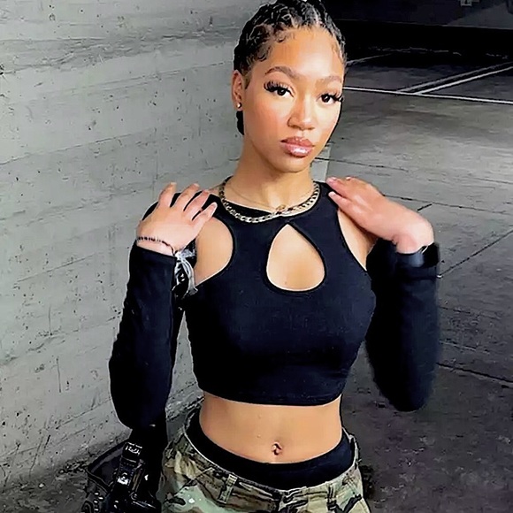 Black cut out long sleeve crop top - Picture 4 of 15